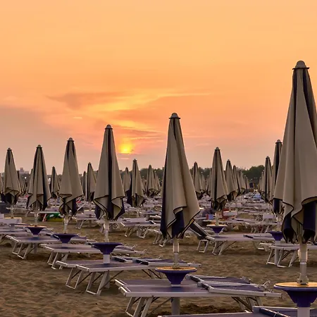 Spend Your By The Pool - Beahost Apartment Bibione